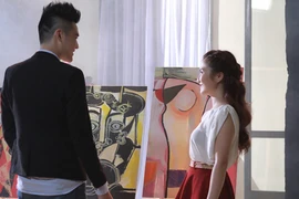 Hương Tràm "bí mật" hẹn hò cùng "trai lạ"