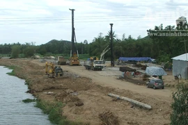 Xây kè… nguy cơ uy hiếp khu dân cư