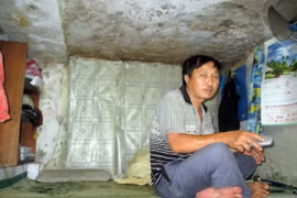 Dân phố cổ hoang mang... đi hay ở!