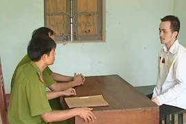 Con trai buôn “hàng trắng”, bố “từ quan”!