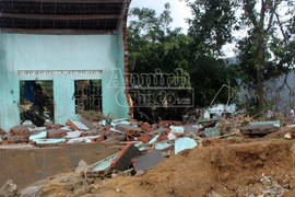 Quảng Ngãi: Hàng chục lều tạm “xuất hiện” sau lũ