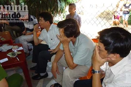 Công chức nhà nước bỏ làm, đi đánh bạc