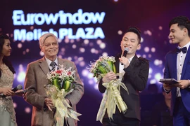 Tùng Dương tiếp tục nhận giải bài hát yêu thích của tháng