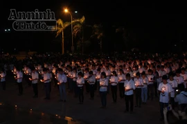 Hơn 1.000 bạn trẻ thắp nến tưởng nhớ Đại tướng Võ Nguyên Giáp