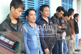 Bắt quả tang 9 đối tượng dùng iPhone để đánh bạc