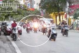 Bắt xe vi phạm luật giao thông, 1 chiến sĩ công an bị tông gãy chân