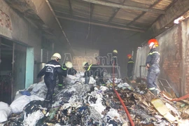 Xưởng may cháy lớn, hàng trăm công nhân hốt hoảng tháo chạy