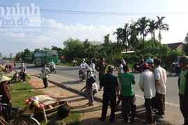 Xe khách vượt ẩu, tông chết cụ già 60 tuổi