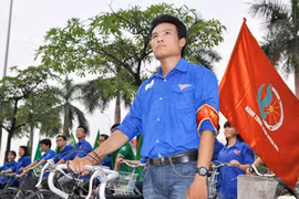 Hơn 150 bạn trẻ đạp xe xuyên Việt kêu gọi bảo vệ môi trường biển