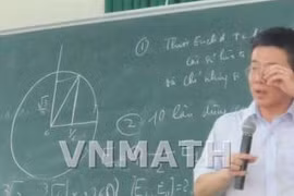 Giáo sư Ngô Bảo Châu giảng bài tại Đại học Huế