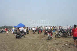 Đưa cháu đi chơi, dì chết loã thể, cháu gái mất tích