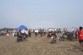 Đưa cháu đi chơi, dì chết loã thể, cháu gái mất tích