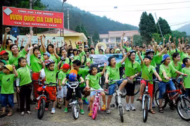 Đạp xe 132km kêu gọi bảo vệ loài gấu