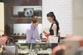 Lộ ảnh Khánh My hẹn hò bạn diễn ngoại quốc