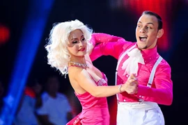 Khai màn Bước nhảy hoàn vũ: Thí sinh ấn tượng, MC nhạt nhòa