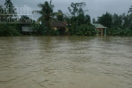 Mưa lũ gây lở núi, 14 ngôi nhà bị lấp