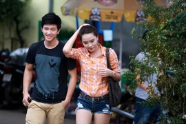 Bắt gặp hotboy Huỳnh Anh “cặp kè” với Hải Băng