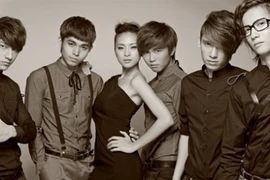 Nhóm 365 "trổ tài" trong đêm công bố kết quả Bán kết 5 