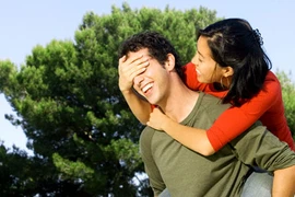 Mách bạn cách "trói" người yêu