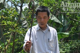 Tìm mộ liệt sỹ nhờ chiếc “gậy thần”