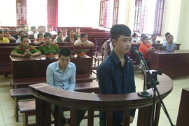 Người lớn vắng nhà, gã trai 9x hiếp dâm bé gái 4 tuổi