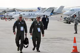 400 đội bay tranh tài tại Triển lãm Hàng không Ấn Độ 2013