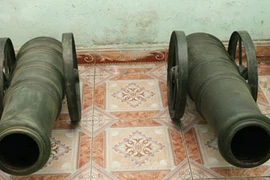 Phát lộ súng thần công thời Nguyễn dưới lòng hồ Thác Bà