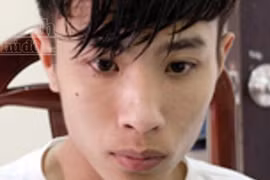 Bắt quả tang sinh viên trường Y vận chuyển 2 bánh cần sa