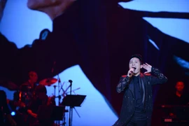 "Chiếc khăn piêu" vươn lên dẫn đầu Bảng xếp hạng