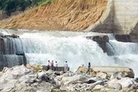 Nước lũ cuốn trôi 3 người vào đường hầm dẫn nước thủy điện