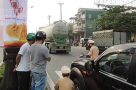 Lao đầu vào xe bồn, nam thanh niên chết thảm