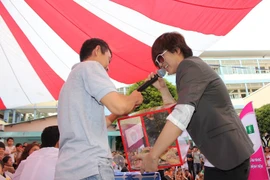 Uyên Linh, Wanbi Tuấn Anh xoa dịu nỗi đau bằng tiếng hát