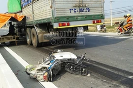 Bị xe tải kéo lê 10m, người đàn ông tử vong tại chỗ