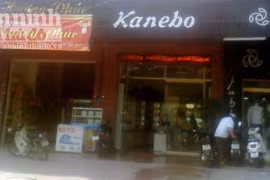 Chủ cửa hàng mỹ phẩm mắc lừa "tây ba-lô"