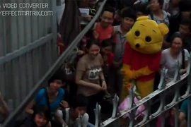 Màn tỏ tình thất bại của anh chàng "đội lốt" gấu Pooh