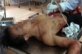 Xông vào giữa cửa hàng, đâm chết người