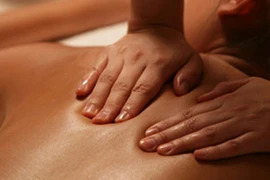 Bắt quả tang nhân viên mát xa Chợt Nhớ kích dục cho khách