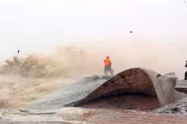 Bão số 3 gây mưa lớn, biển động dữ dội, sóng biển cao 7-9m