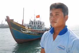 Ngư dân "tàu cháy vẫn quyết giữ cờ Tổ quốc" cứu tàu cá gặp nạn