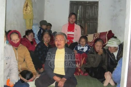 Sóng đánh chìm tàu, 10 ngư dân mất tích