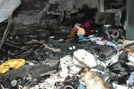 Tưới xăng châm lửa tự thiêu gây cháy nhà