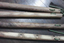 Nhân viên nhà sách dùng côn nhị khúc đánh quản lý nhập viện