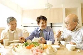 Người già không nên quá tiết kiệm