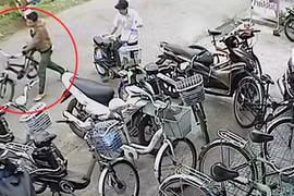 Băng trộm nhí một tuần trộm 10 xe đạp