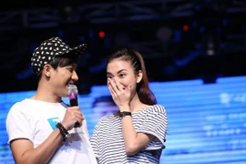 Trấn Thành bị fan "ép" giới thiệu bạn gái hotgirl