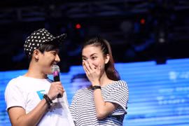 Trấn Thành bị fan "ép" giới thiệu bạn gái hotgirl