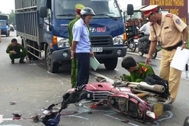 Ô tô tải va chạm với xe máy, 3 người tử vong