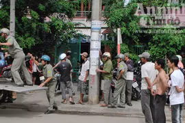 “Đánh úp” ổ bạc với nhiều sòng bài