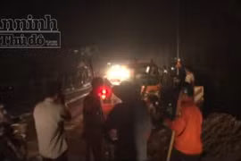 Sập mố cầu, hàng nghìn phương tiện giao thông bị ách tắc