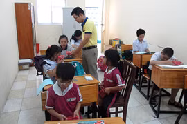 Hữu Nghị: Cùng trẻ em nghèo vui đón trung thu